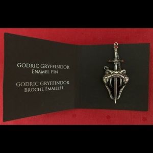 Harry Potter Gryffindor pin NWT